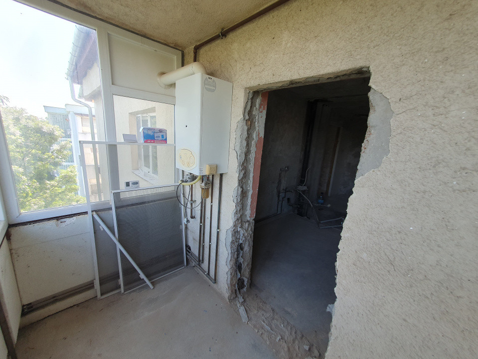 Apartament 3 camere decomandat, gata de renovat, Zona Freidorf 11, foxfort.ro