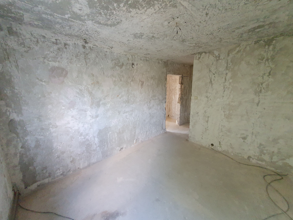 Apartament 3 camere decomandat, gata de renovat, Zona Freidorf 16, foxfort.ro