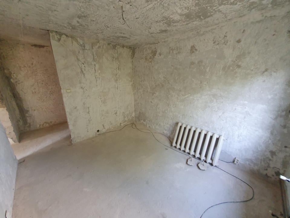 Apartament 3 camere decomandat, gata de renovat, Zona Freidorf 17, foxfort.ro