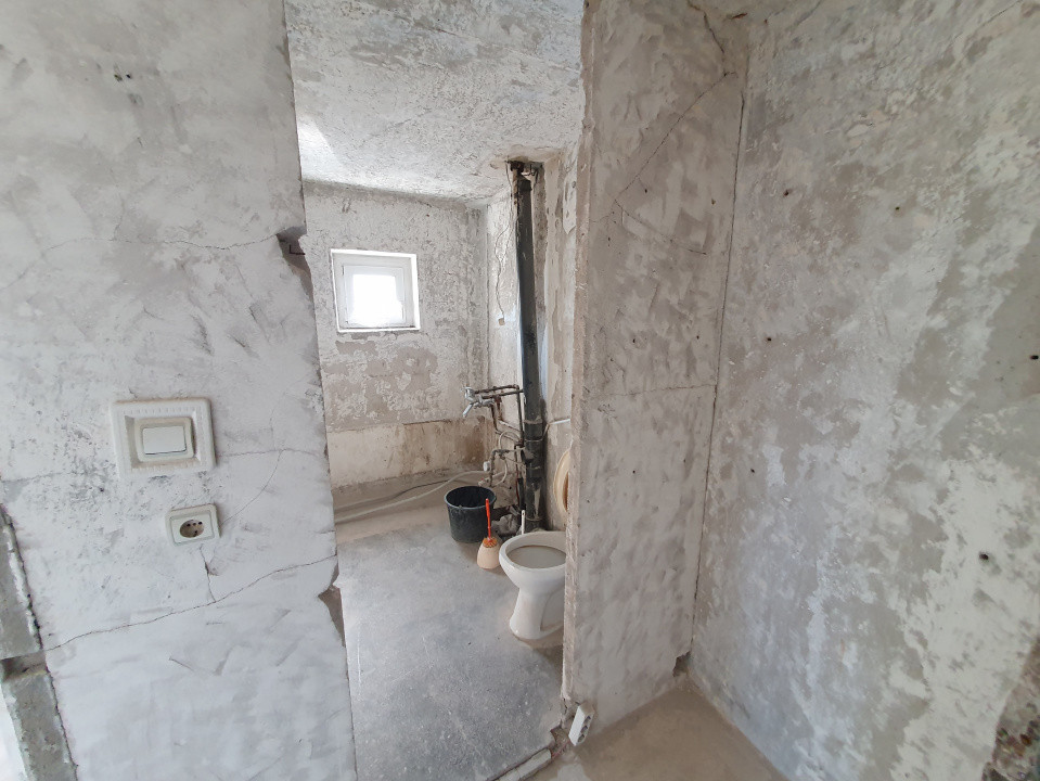 Apartament 3 camere decomandat, gata de renovat, Zona Freidorf 18, foxfort.ro