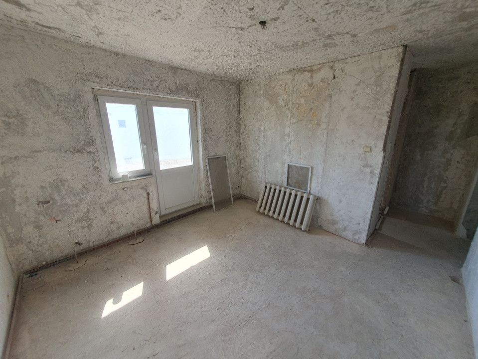 Apartament 3 camere decomandat, gata de renovat, Zona Freidorf 20, foxfort.ro
