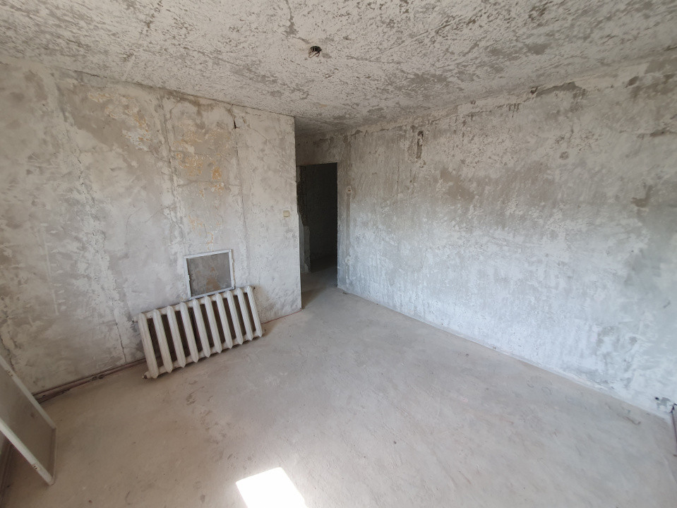 Apartament 3 camere decomandat, gata de renovat, Zona Freidorf 21, foxfort.ro