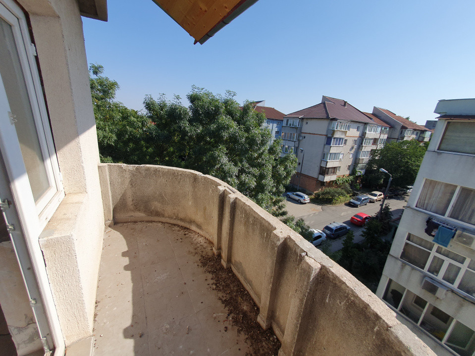 Apartament 3 camere decomandat, gata de renovat, Zona Freidorf 23, foxfort.ro