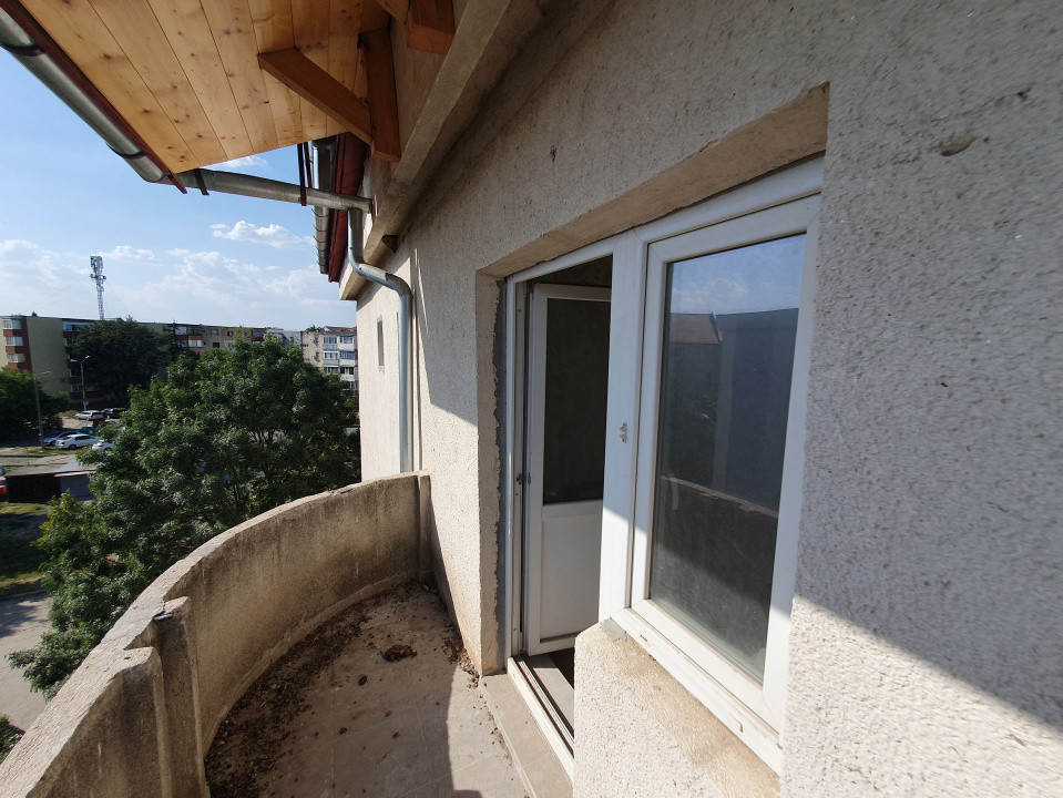 Apartament 3 camere decomandat, gata de renovat, Zona Freidorf 24, foxfort.ro