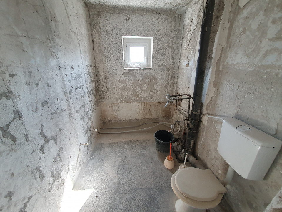 Apartament 3 camere decomandat, gata de renovat, Zona Freidorf 25, foxfort.ro