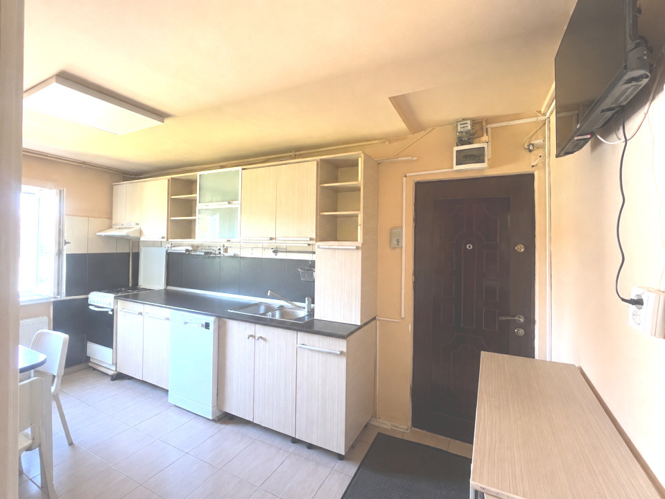 COMISION 0 % Apartament cu 3 camere, 65 mp, zona Dambovita 3, foxfort.ro