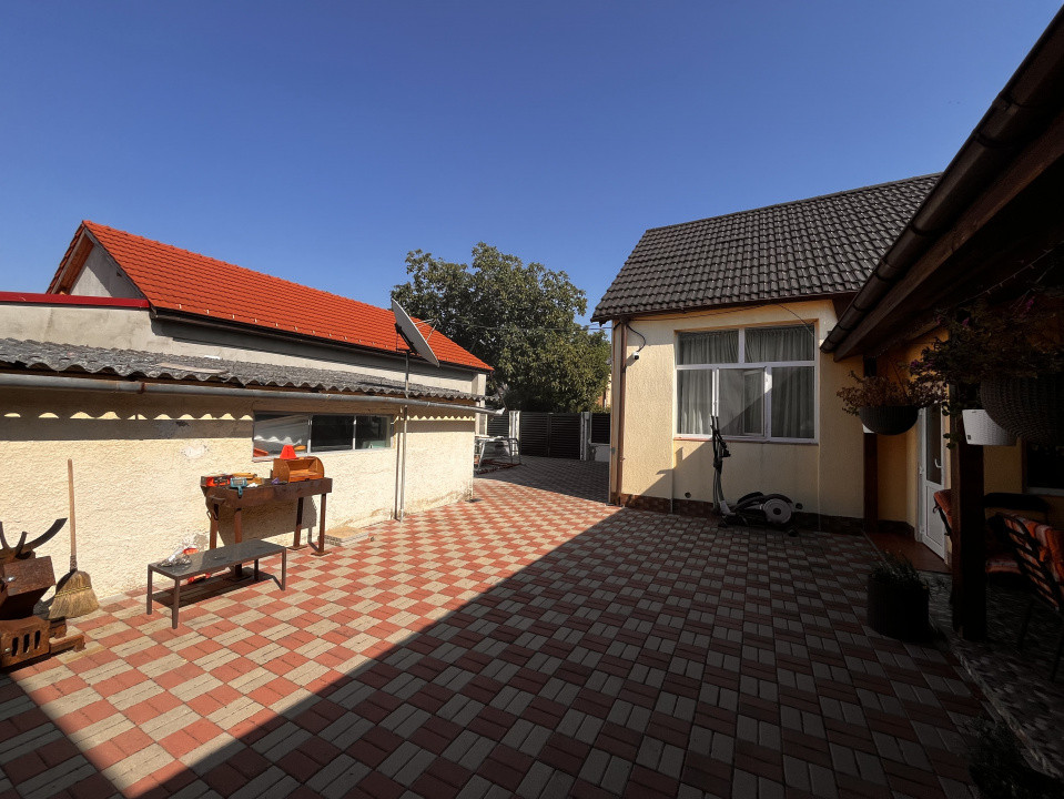 Casa individuala cu 6 camere de vanzare, zona Freidorf 7, foxfort.ro