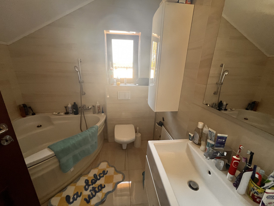 Casa individuala cu 6 camere de vanzare, zona Freidorf 9, foxfort.ro