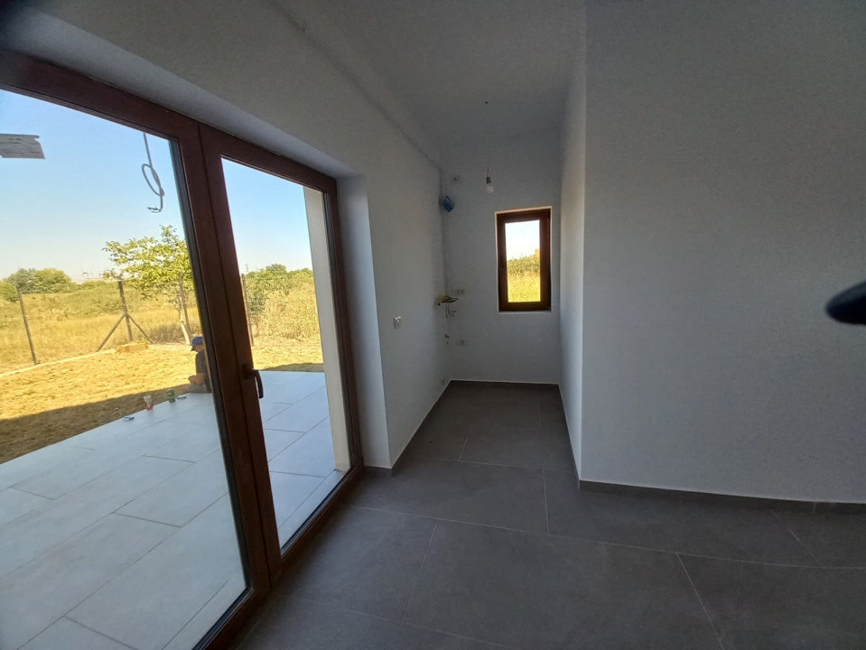 Duplex cu 4 camere, teren individual de 259 mp si terasa de 20 mp, in Plopi 4, foxfort.ro
