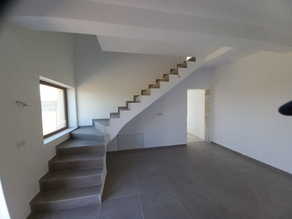 Duplex cu 4 camere, teren individual de 259 mp si terasa de 20 mp, in Plopi 9, foxfort.ro