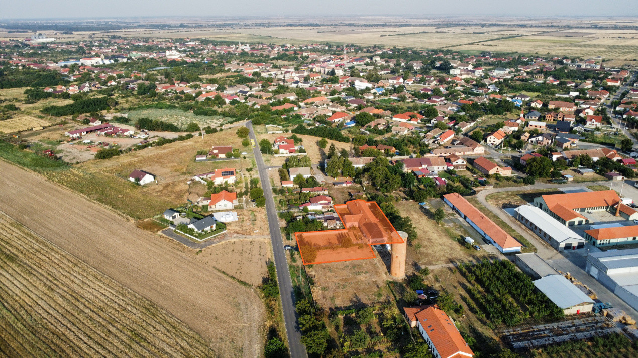 Spatiu de productie, 10 incaperi, 382 mp utili, 1800 mp teren, Peciu Nou 2, foxfort.ro