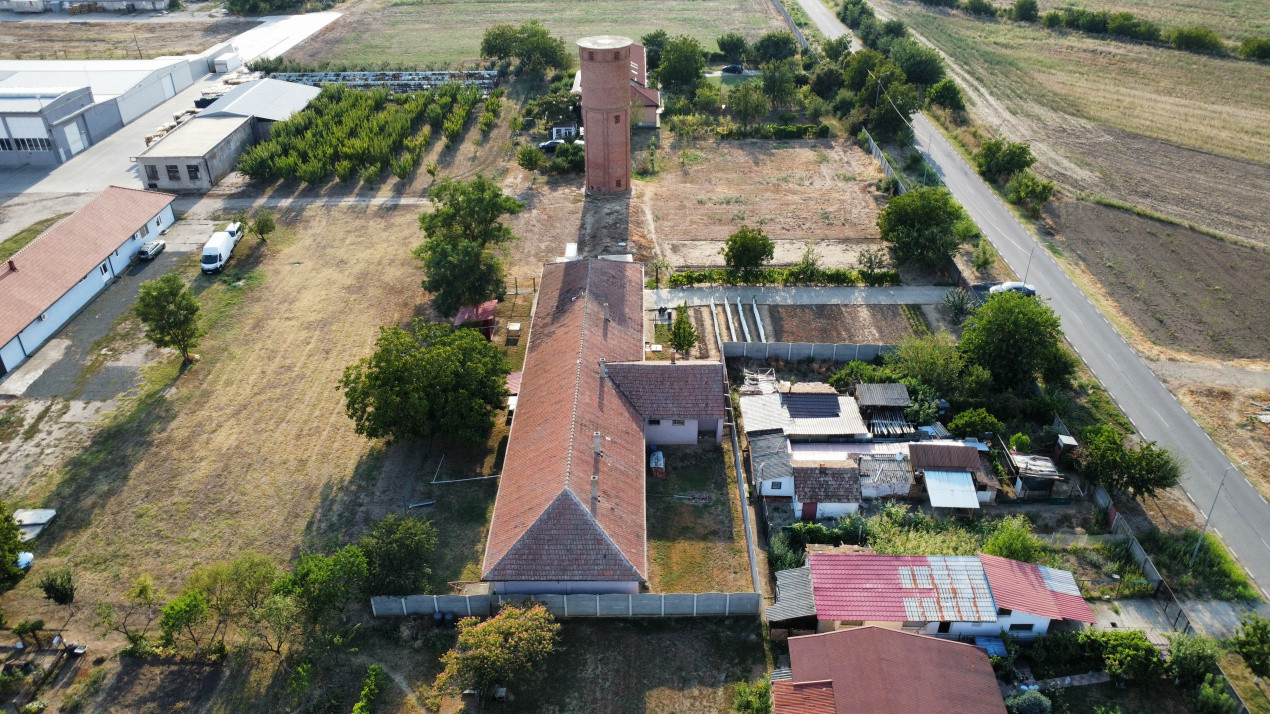 Spatiu de productie, 10 incaperi, 382 mp utili, 1800 mp teren, Peciu Nou 8, foxfort.ro