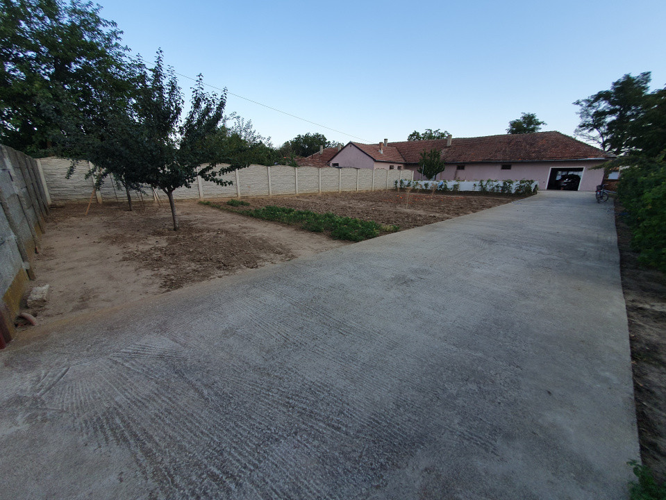 Spatiu de productie, 10 incaperi, 382 mp utili, 1800 mp teren, Peciu Nou 17, foxfort.ro