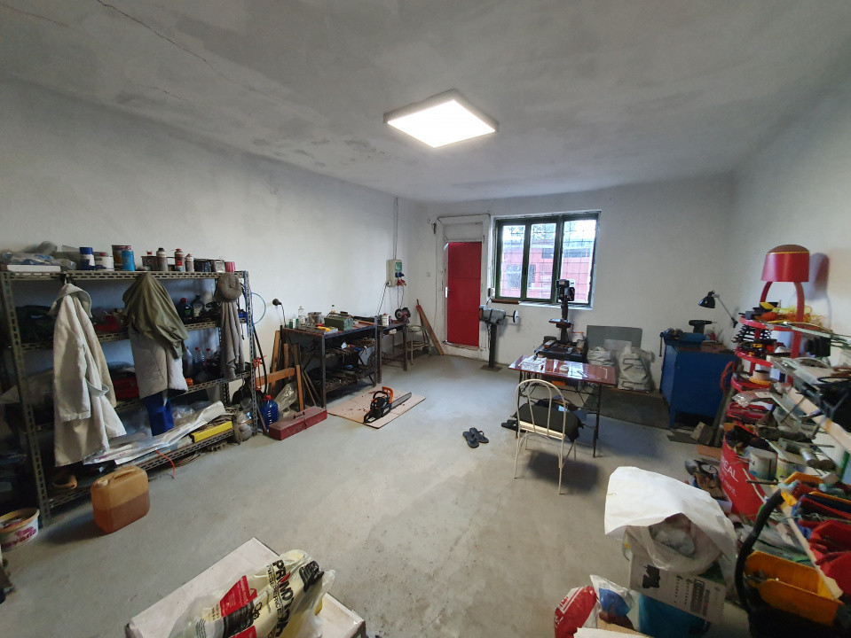 Spatiu de productie, 10 incaperi, 382 mp utili, 1800 mp teren, Peciu Nou 25, foxfort.ro