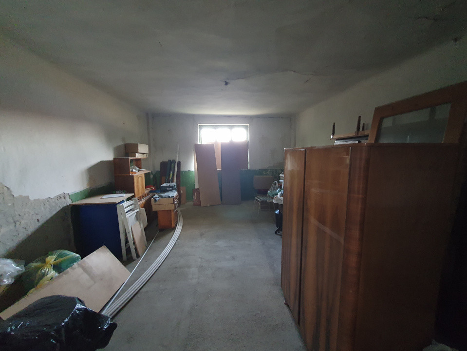 Spatiu de productie, 10 incaperi, 382 mp utili, 1800 mp teren, Peciu Nou 29, foxfort.ro