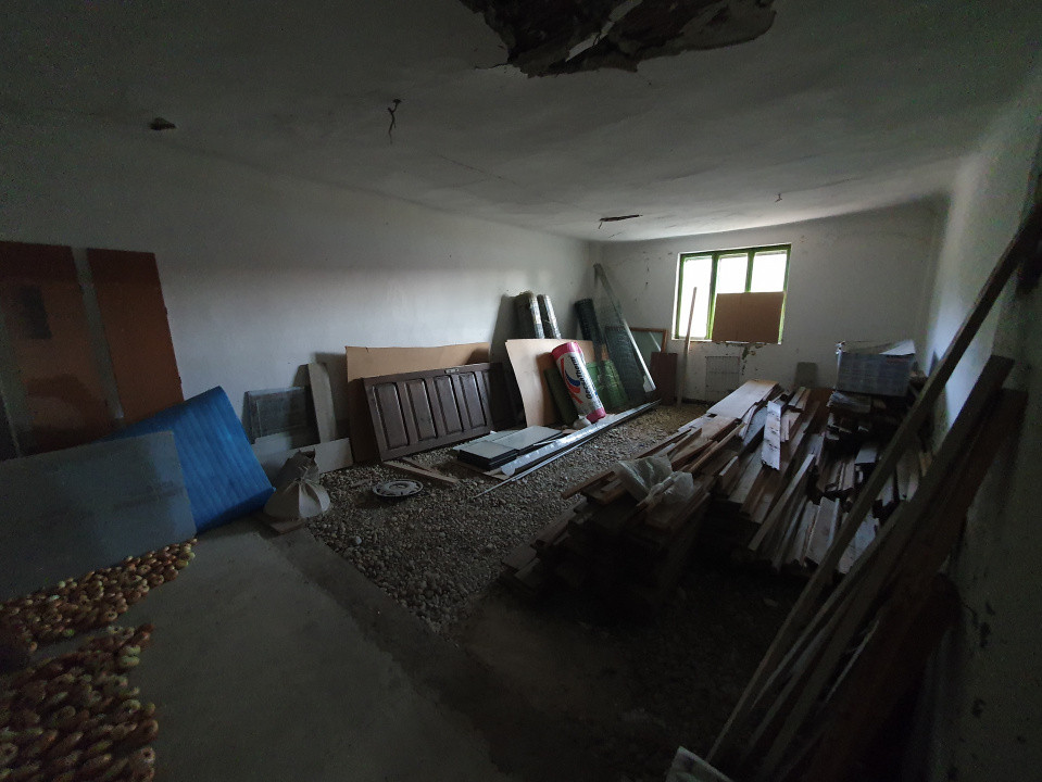 Spatiu de productie, 10 incaperi, 382 mp utili, 1800 mp teren, Peciu Nou 31, foxfort.ro