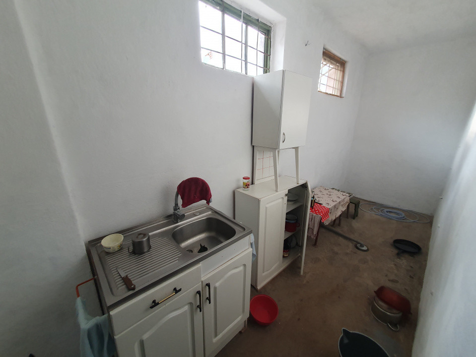 Spatiu de productie, 10 incaperi, 382 mp utili, 1800 mp teren, Peciu Nou 33, foxfort.ro
