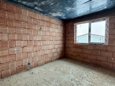 Duplex cu garaj, 4 camere si 403 mp teren - Mosnita Noua imagine mica 8, foxfort.ro