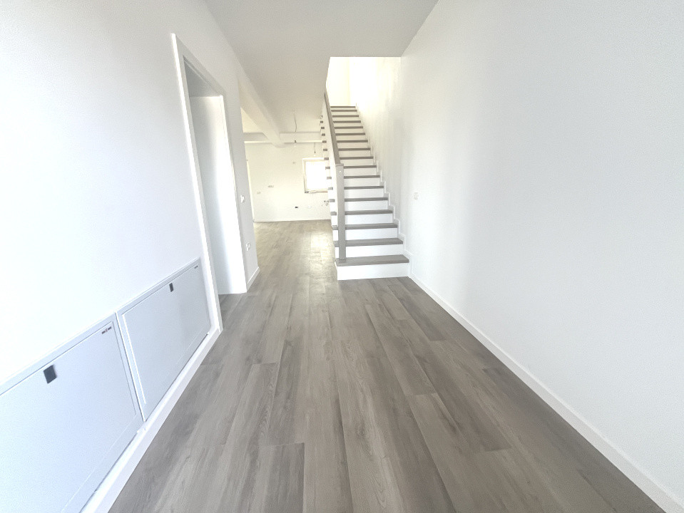 Duplex cu 4 camere si teren de 250 mp, cartier Serena 4, foxfort.ro