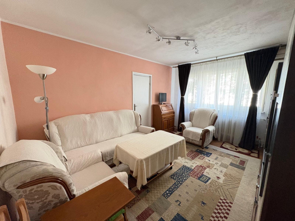 Apartament cu 3 camere de vanzare in zona Circumvalatiunii 2, foxfort.ro