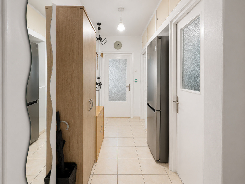 Apartament cu 3 camere de vanzare in zona Circumvalatiunii 8, foxfort.ro