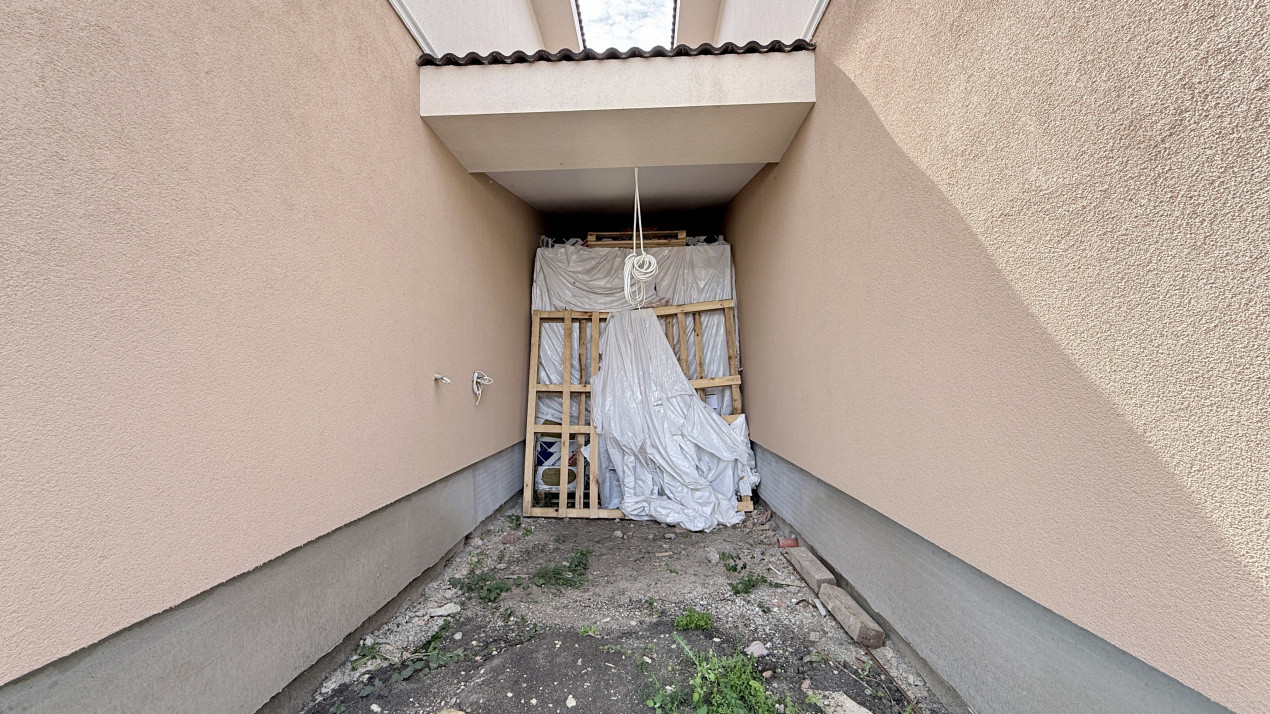 Duplex de vanzare, 4 camere despartit prin garaj - toate utilitatile Mosnita 2, foxfort.ro