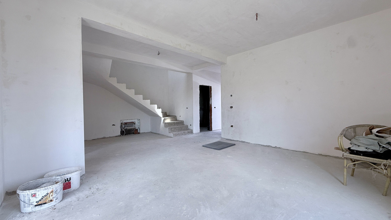 Duplex de vanzare, 4 camere despartit prin garaj - toate utilitatile Mosnita 3, foxfort.ro