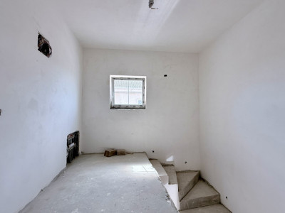Duplex de vanzare, 4 camere despartit prin garaj - toate utilitatile Mosnita imagine mica 16, foxfort.ro