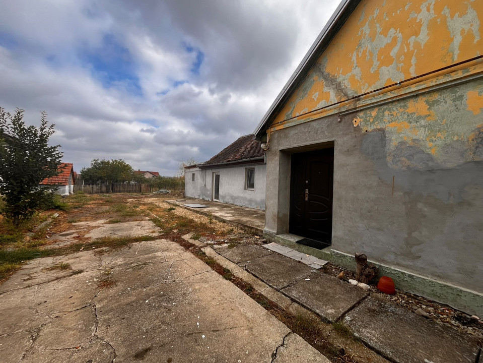 Casa cu teren de vanzare Recas 11, foxfort.ro