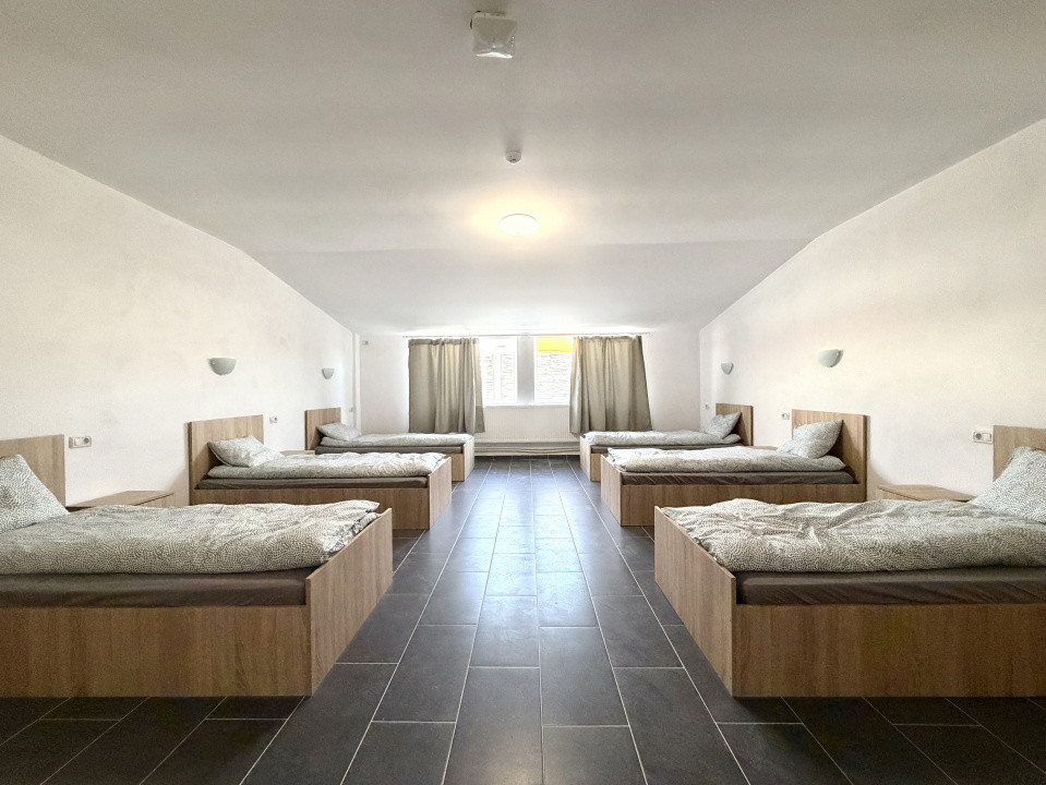 OPORTUNITATE INVESTITIE - 21 camere - Capacitate 93 de persoane - Dumbravita 2, foxfort.ro