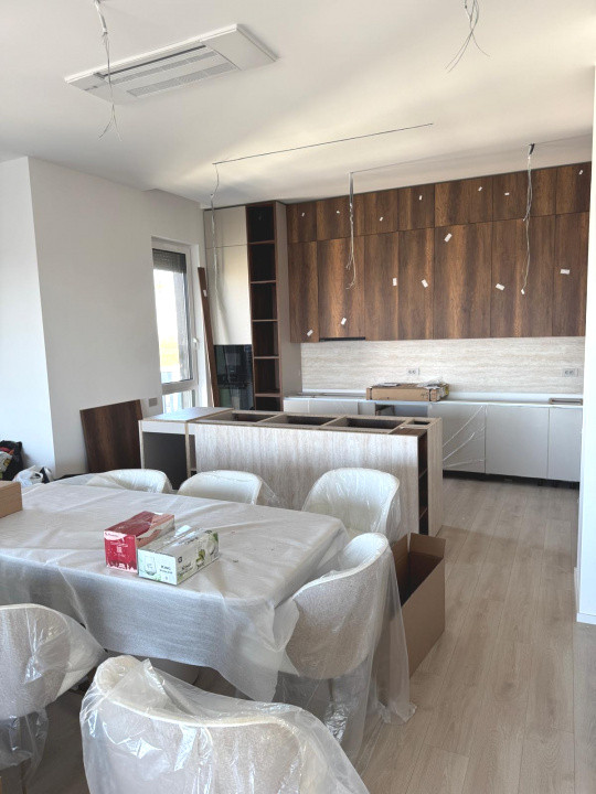 Penthouse 4 camere, 2 bai, 2 balcoane, loc parcare in CF 2, foxfort.ro