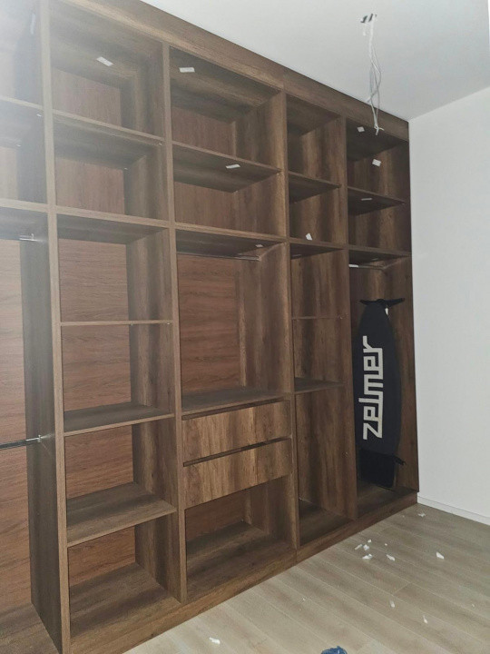 Penthouse 4 camere, 2 bai, 2 balcoane, loc parcare in CF 24, foxfort.ro