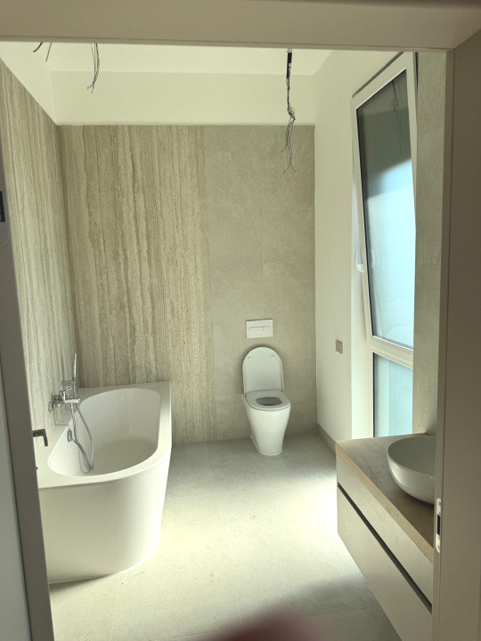 Penthouse 4 camere, 2 bai, 2 balcoane, loc parcare in CF 10, foxfort.ro