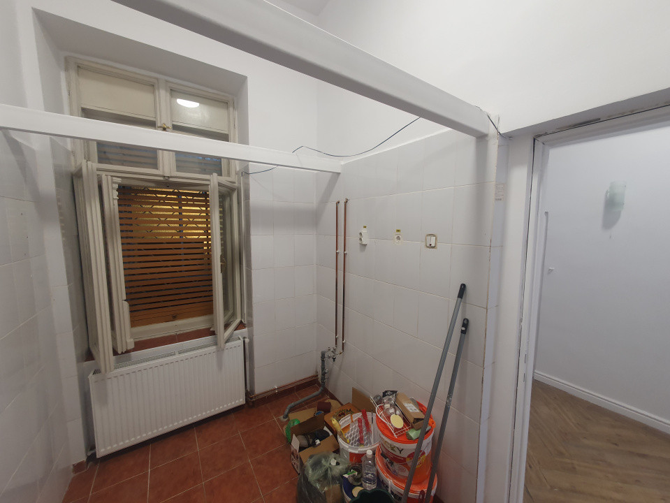 Spatiu comercial de inchiriat, 42 mp, in Piata Mocioni 9, foxfort.ro
