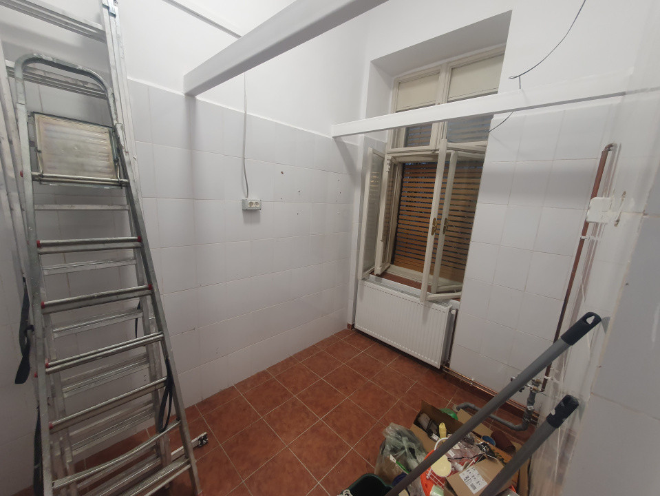 Spatiu comercial de inchiriat, 42 mp, in Piata Mocioni 10, foxfort.ro