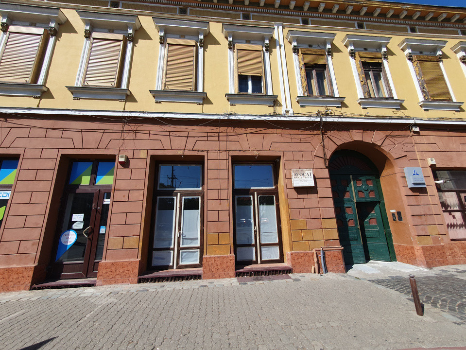 Spatiu comercial de inchiriat, 42 mp, in Piata Mocioni 12, foxfort.ro