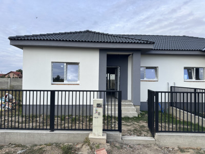 Vand duplex 3 camere ,69 mp, Mosnita Noua