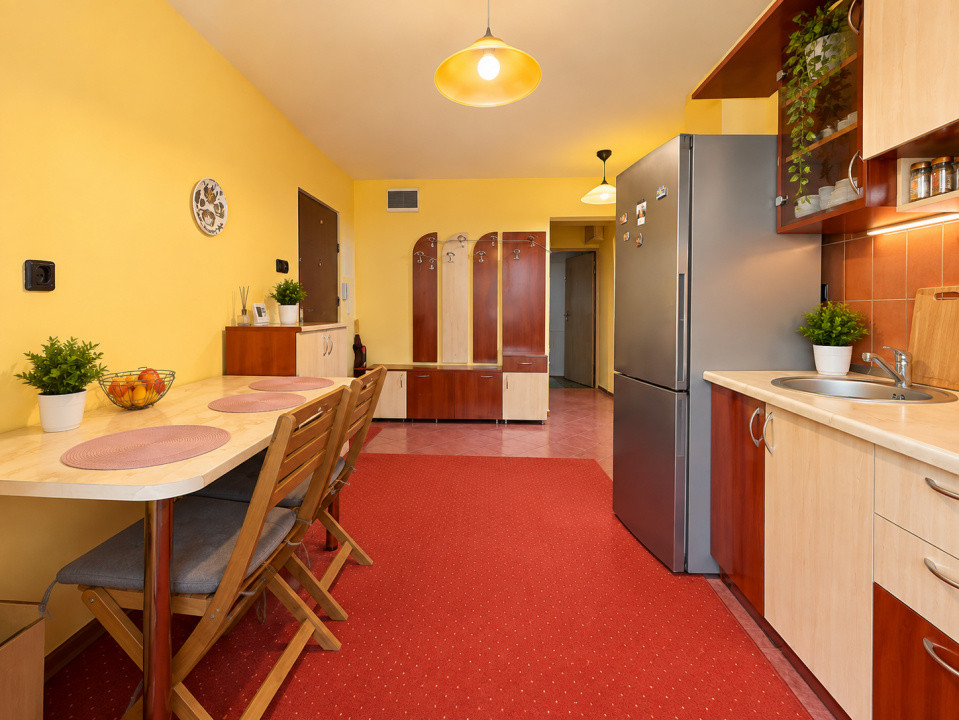 Apartament cu 3 camere, centrala proprie, de inchiriat – Zona Soarelui 2, foxfort.ro