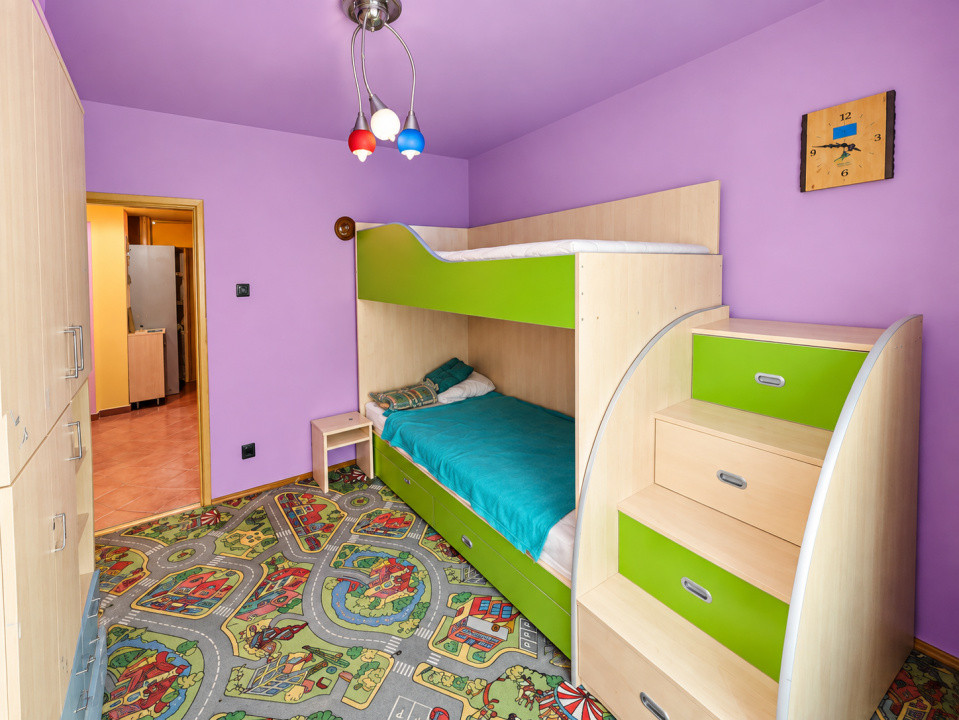 Apartament cu 3 camere, centrala proprie, de inchiriat – Zona Soarelui 8, foxfort.ro