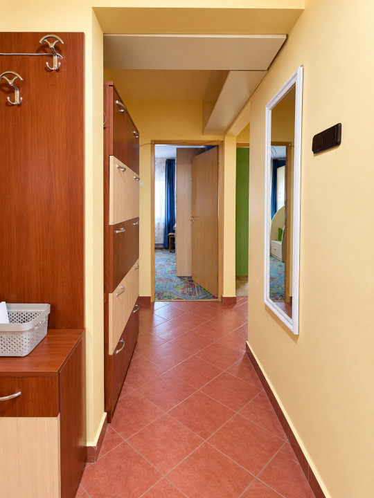 Apartament cu 3 camere, centrala proprie, de inchiriat – Zona Soarelui 5, foxfort.ro
