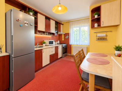 Apartament cu 3 camere, centrala proprie, de inchiriat – Zona Soarelui