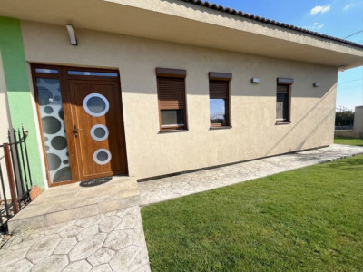 Casa individuala cu 3 camere, zona Mosnita Noua