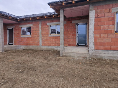 Duplex de vanzare cu 3 camere, localitate Izvin