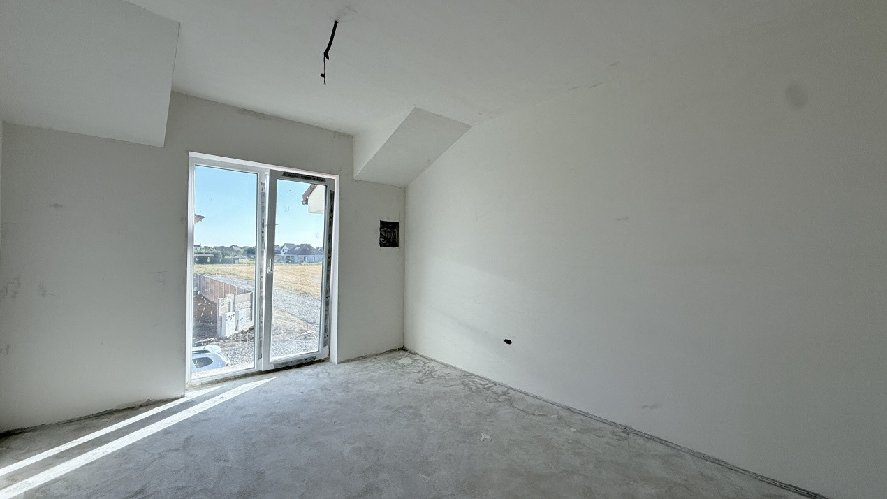 Duplex cu 4 camere despartit prin baie, Mosnita Veche 9, foxfort.ro
