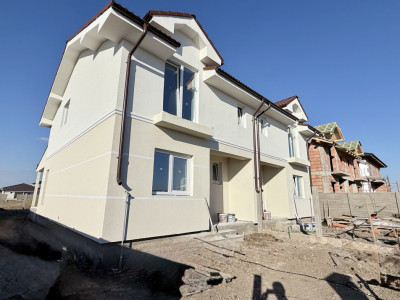 Duplex cu 4 camere despartit prin baie, Mosnita Veche