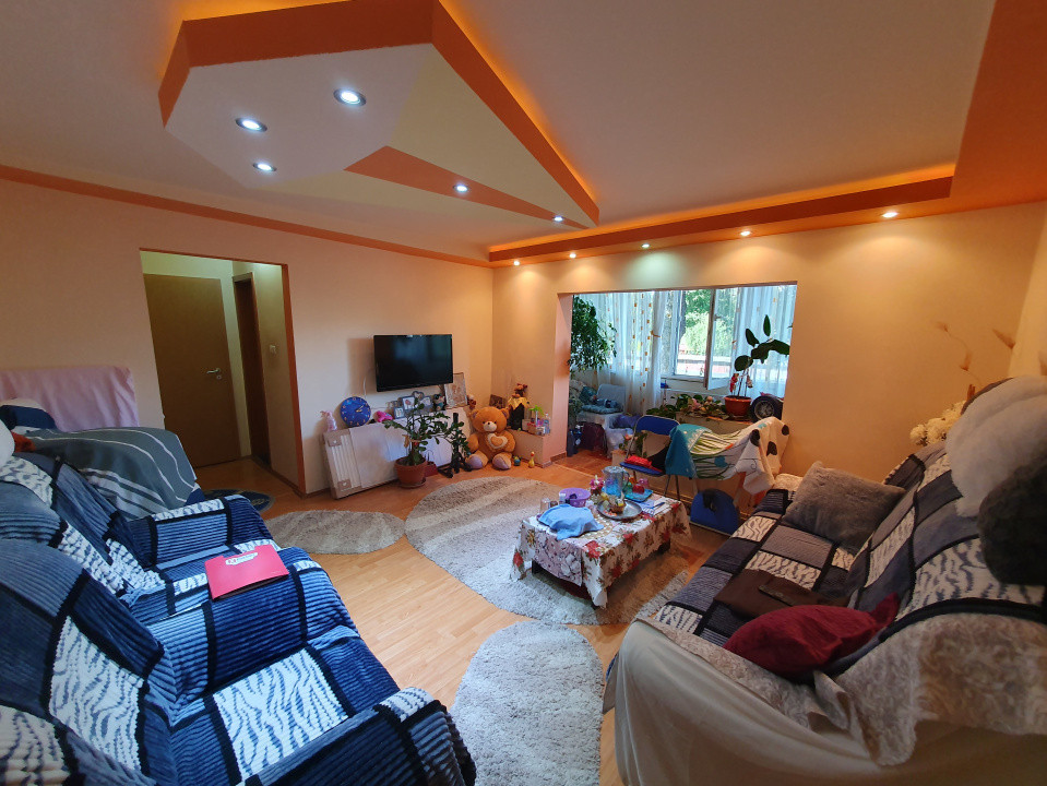 Apartament 3 camere, etaj 1, centrala proprie, bloc izolat - Zona Kiriac 1, foxfort.ro