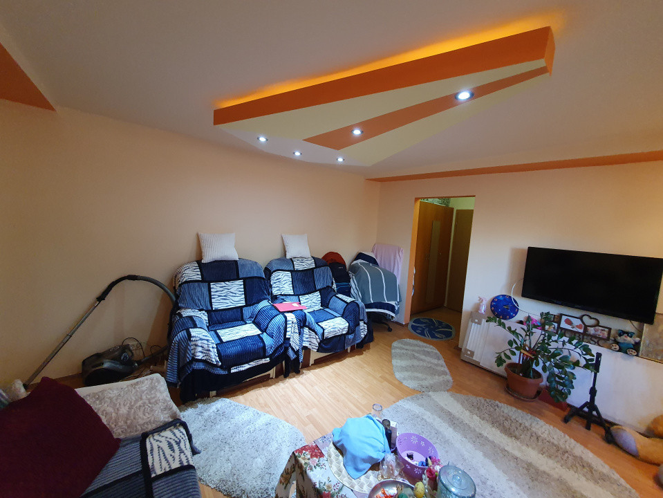 Apartament 3 camere, etaj 1, centrala proprie, bloc izolat - Zona Kiriac 2, foxfort.ro