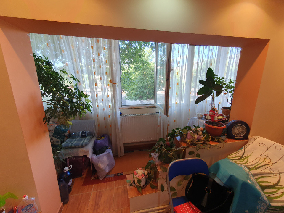 Apartament 3 camere, etaj 1, centrala proprie, bloc izolat - Zona Kiriac 5, foxfort.ro