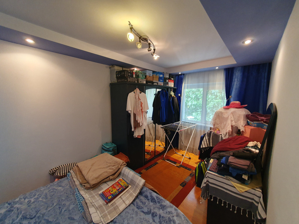 Apartament 3 camere, etaj 1, centrala proprie, bloc izolat - Zona Kiriac 6, foxfort.ro