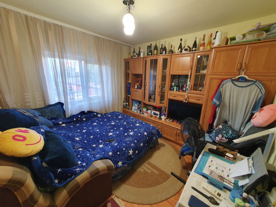 Apartament 3 camere, etaj 1, centrala proprie, bloc izolat - Zona Kiriac 9, foxfort.ro